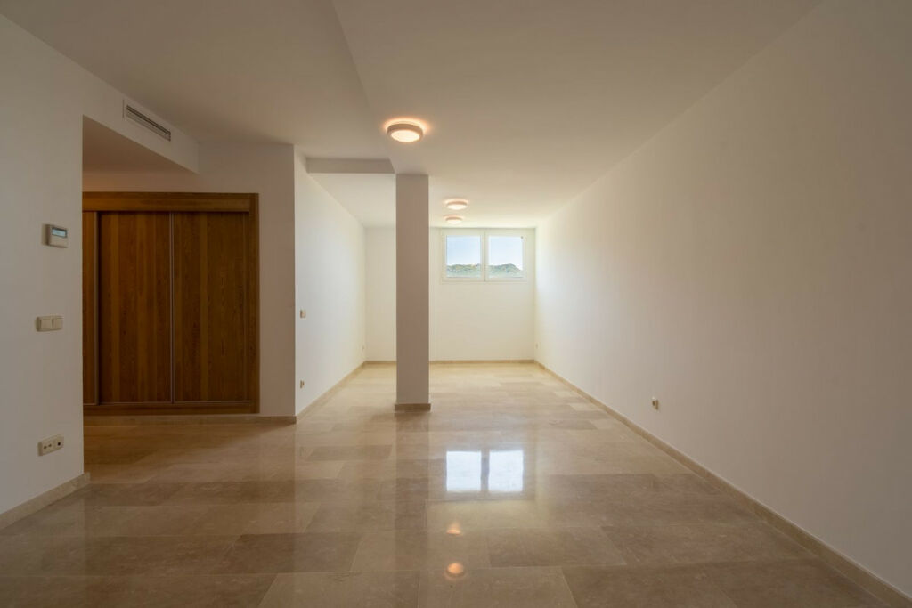 Detached Villa Benahavís Málaga - image 32