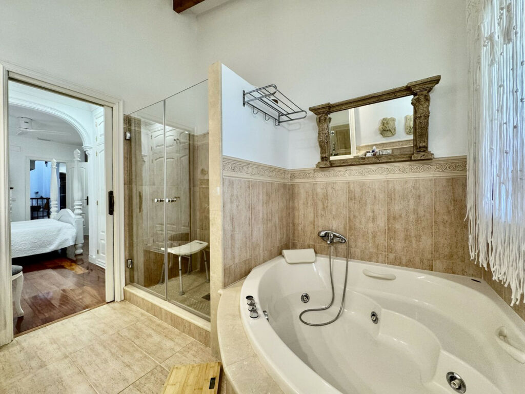 Detached Villa Sierrezuela Málaga - image 25