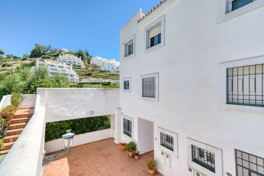 Townhouse Nueva Andalucía Málaga - image 32