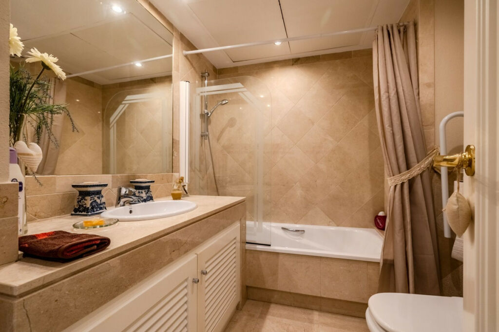 Ground Floor Apartment Río Real Málaga - image 32