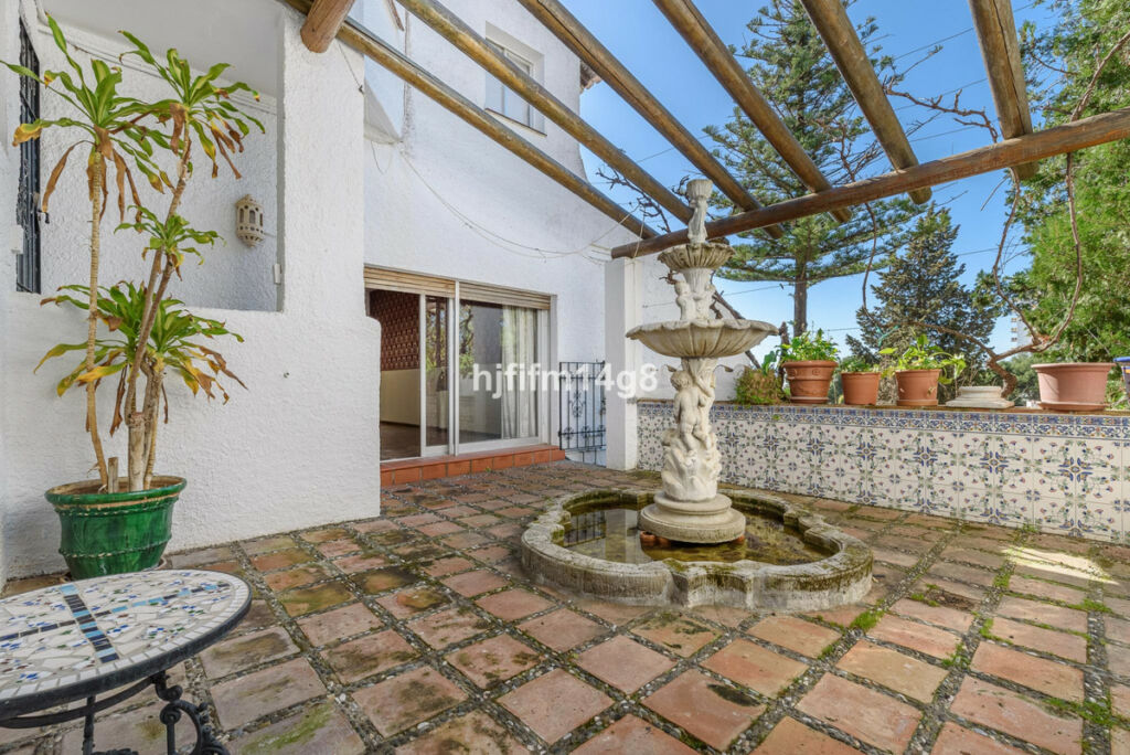 Detached Villa Nueva Andalucía Málaga - image 33