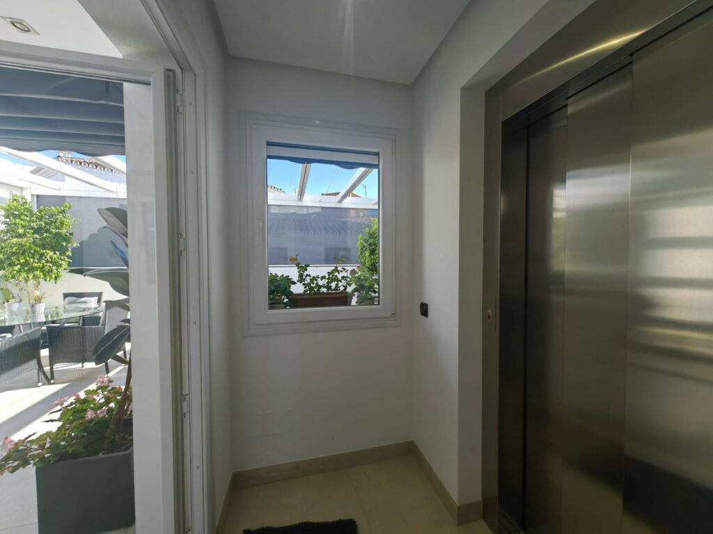Detached Villa Estepona Málaga - image 33