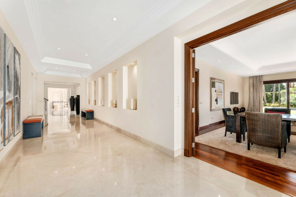 Detached Villa Sierra Blanca Málaga - image 33