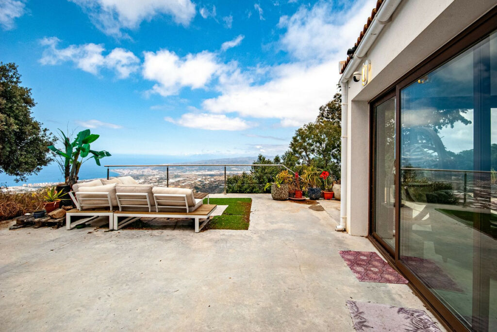 Detached Villa Sayalonga Málaga - image 33