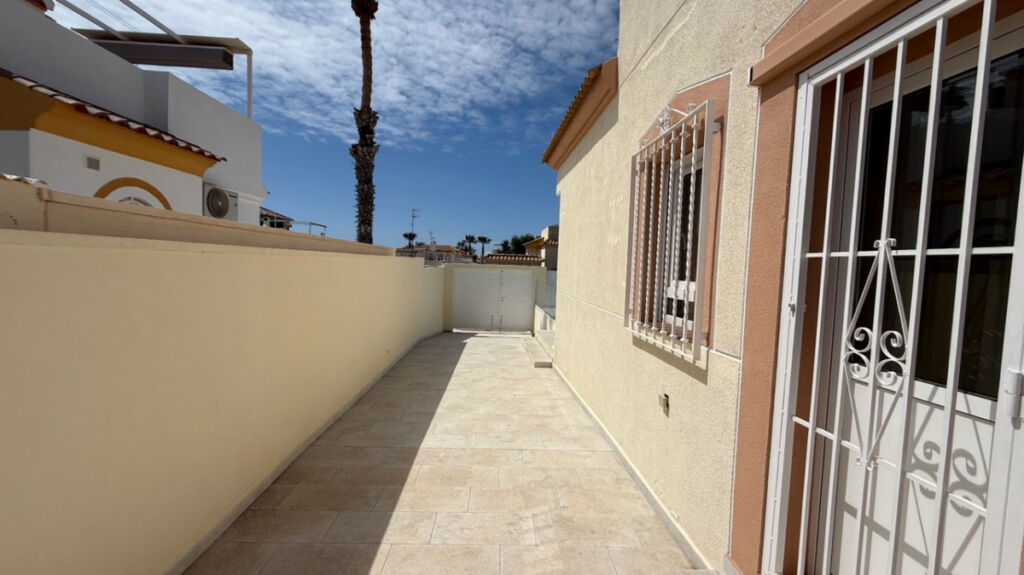 Detached Villa Torrevieja Alicante - image 33