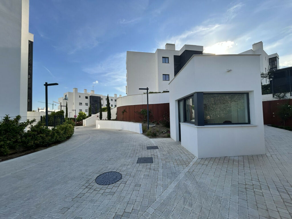 Middle Floor Apartment Higueron Málaga - image 34