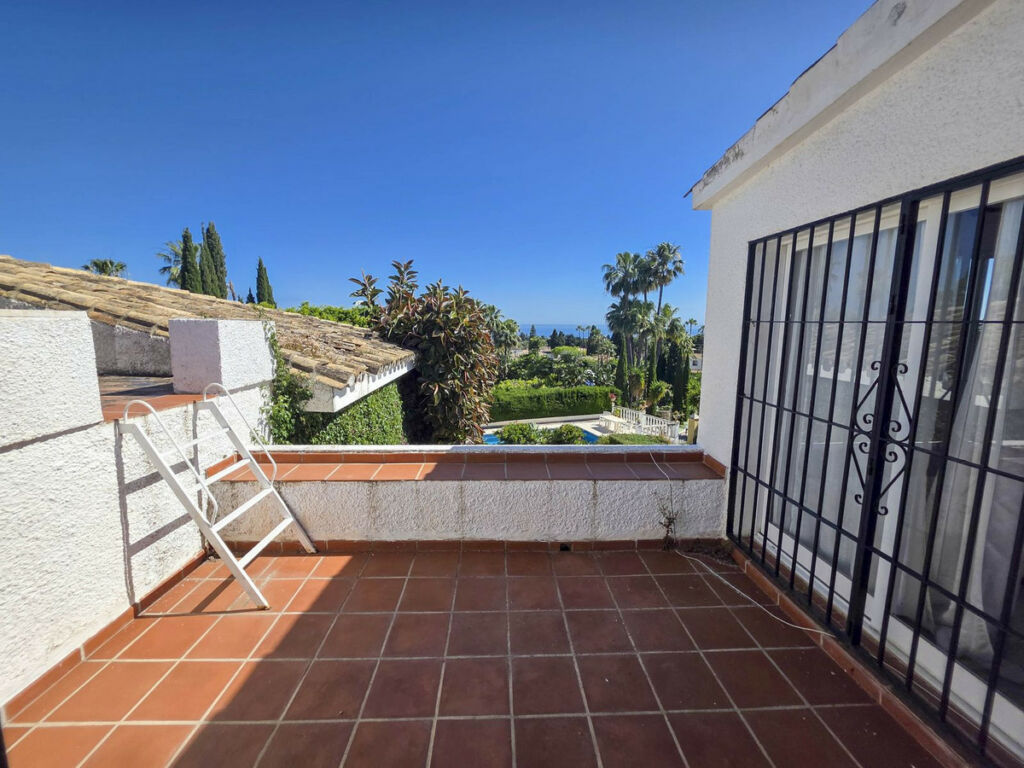 Townhouse El Paraiso Málaga - image 34
