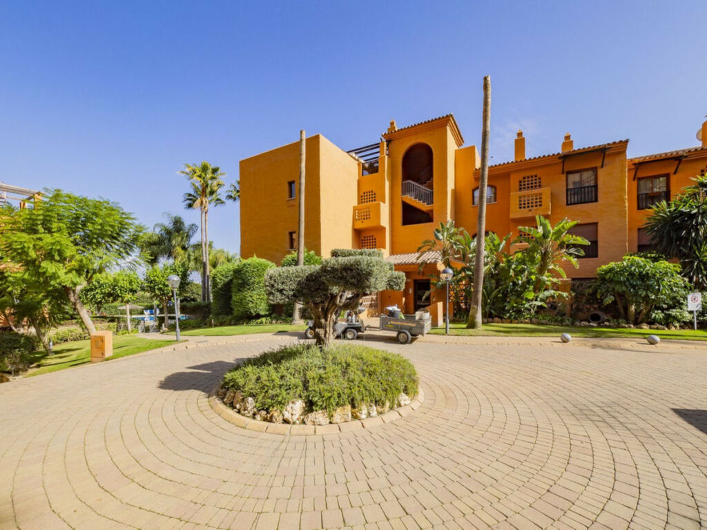 Middle Floor Apartment Benahavís Málaga - image 29