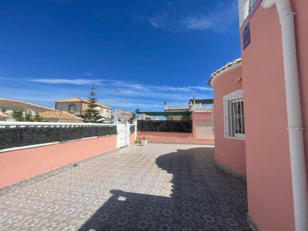 Detached Villa Playa Flamenca Alicante - image 33
