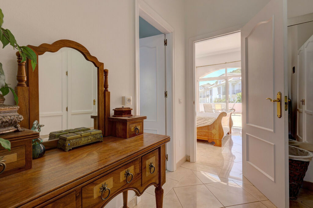 Detached Villa Benahavís Málaga - image 34