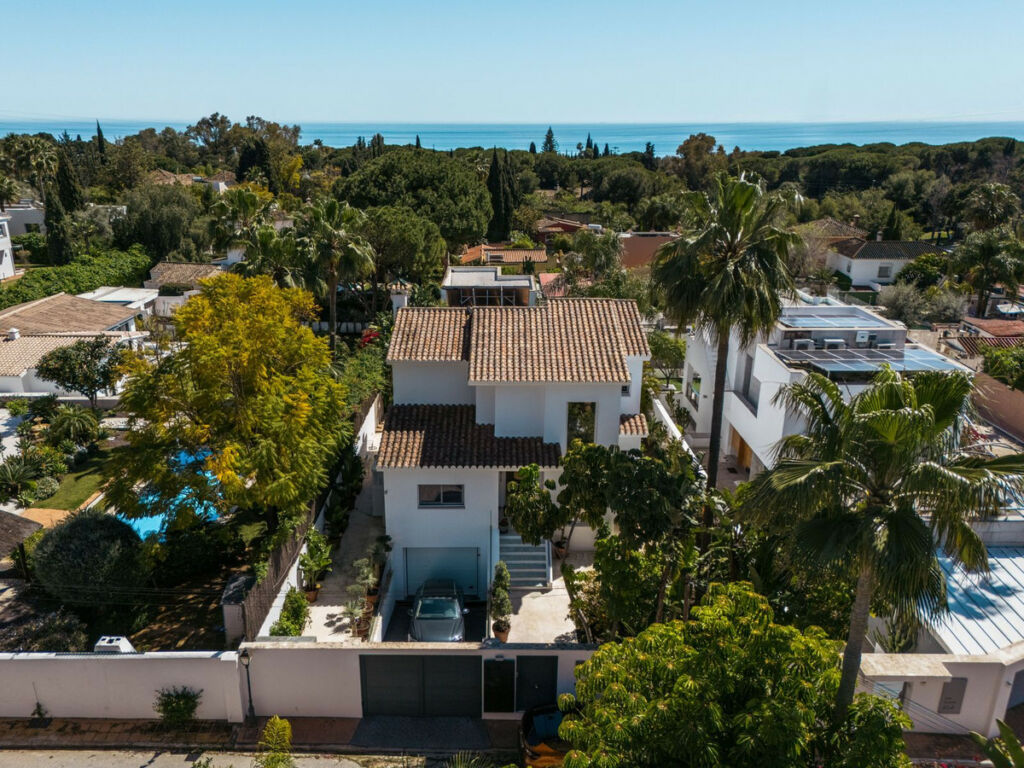 Detached Villa Nagüeles Málaga - image 34