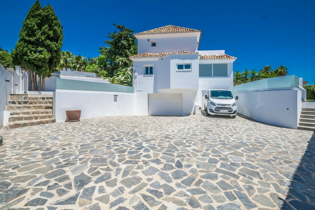 Detached Villa Estepona Málaga - image 34
