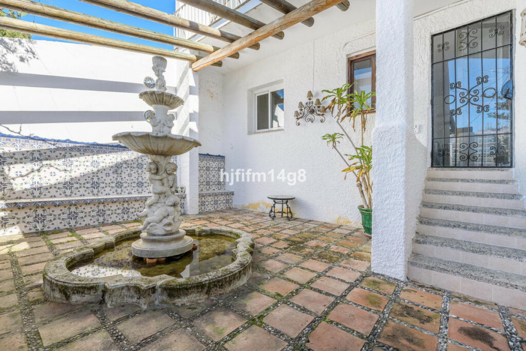 Detached Villa Nueva Andalucía Málaga - image 34