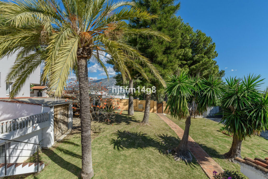 Detached Villa Nueva Andalucía Málaga - image 35