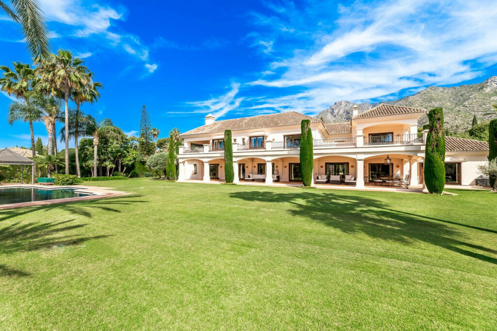 Detached Villa Sierra Blanca Málaga - image 35