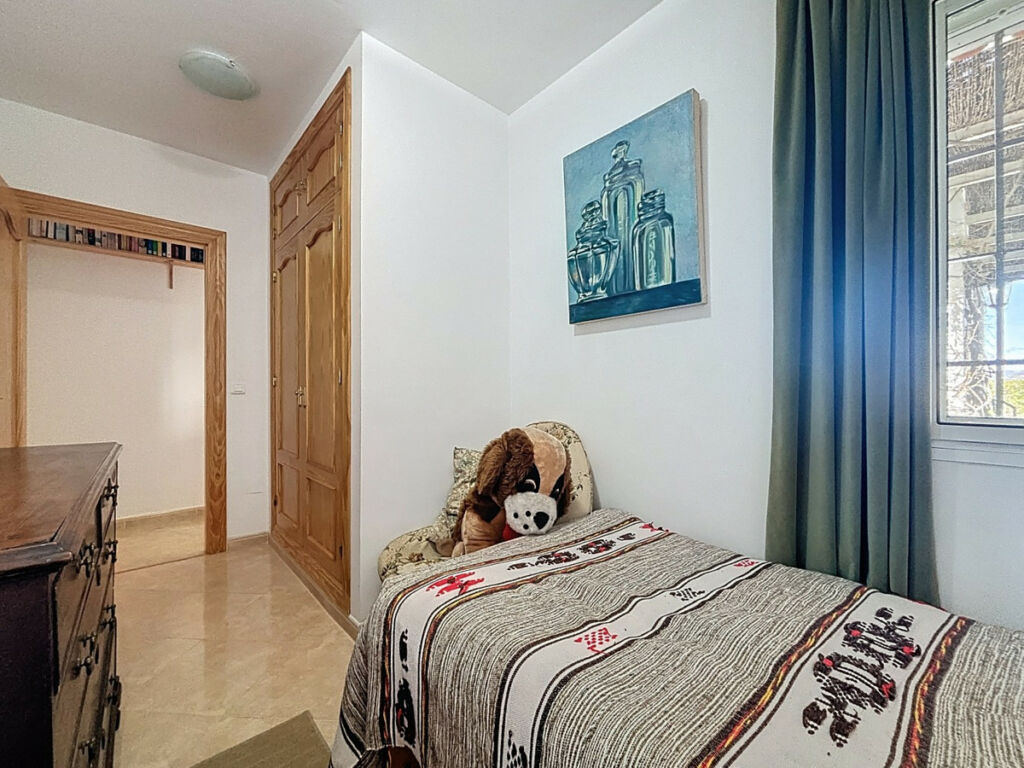 Detached Villa Canillas de Aceituno Málaga - image 35