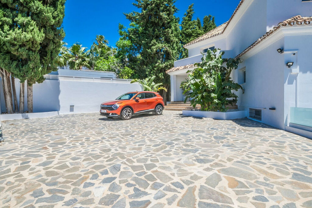 Detached Villa Estepona Málaga - image 35
