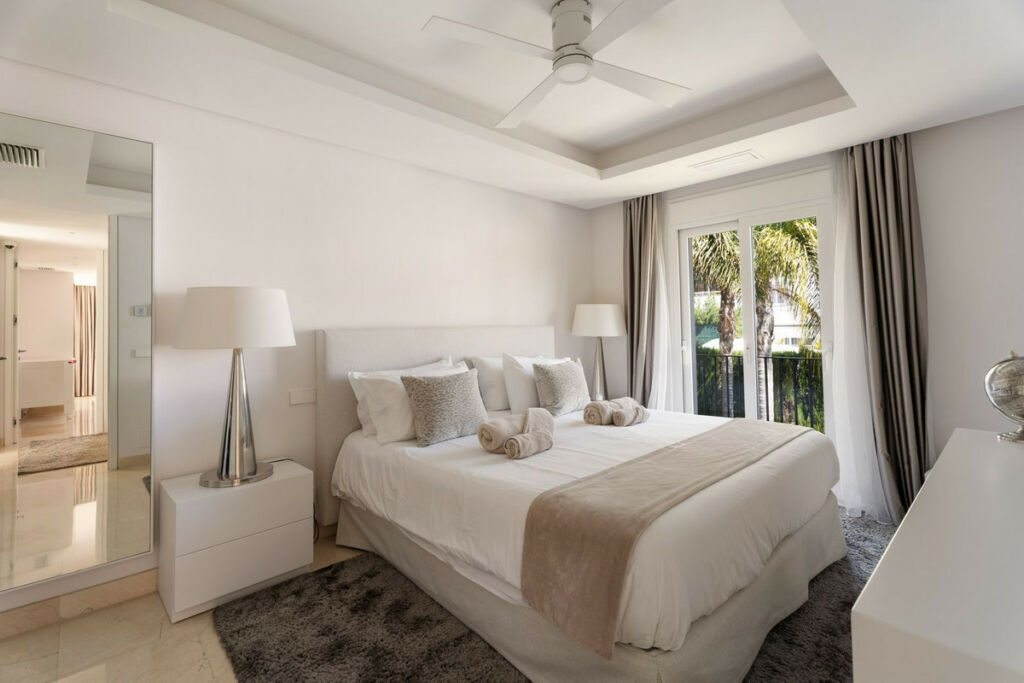 Detached Villa Nueva Andalucía Málaga - image 35