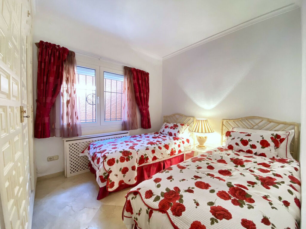 Detached Villa Nagüeles Málaga - image 35