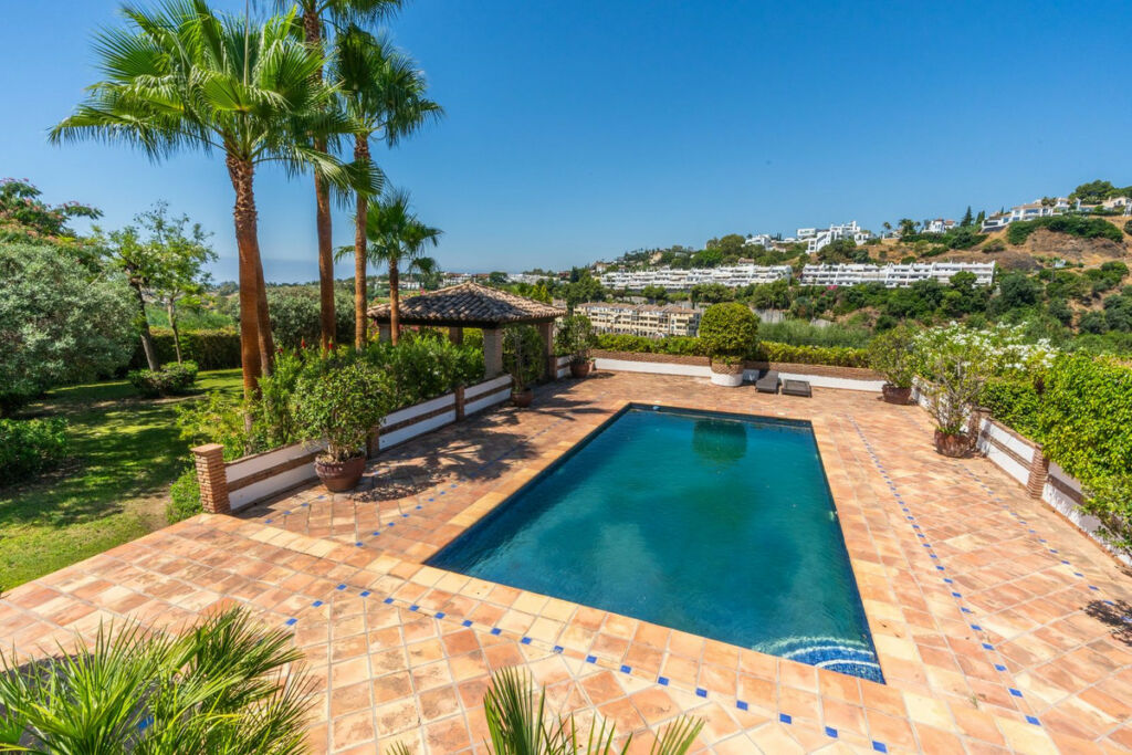 Detached Villa Nueva Andalucía Málaga - image 31