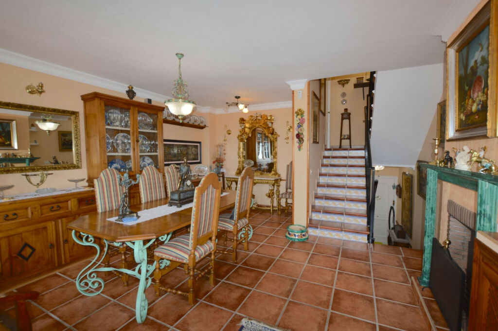 Townhouse Altos de los Monteros Málaga - image 36