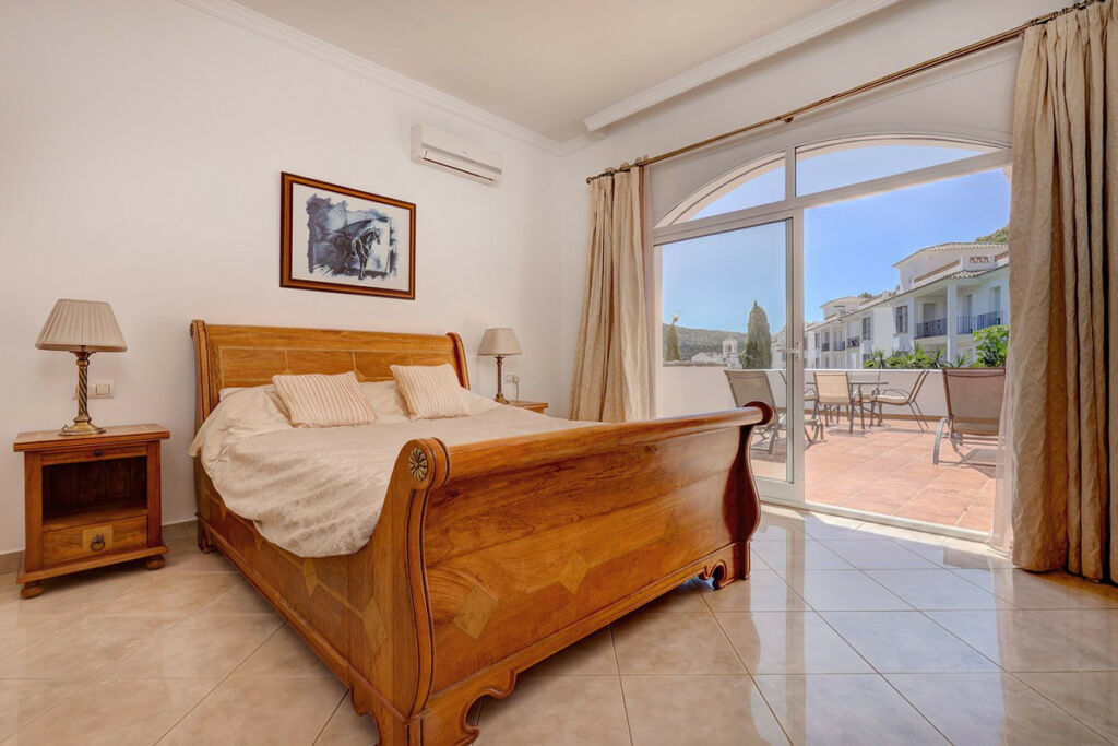 Detached Villa Benahavís Málaga - image 36