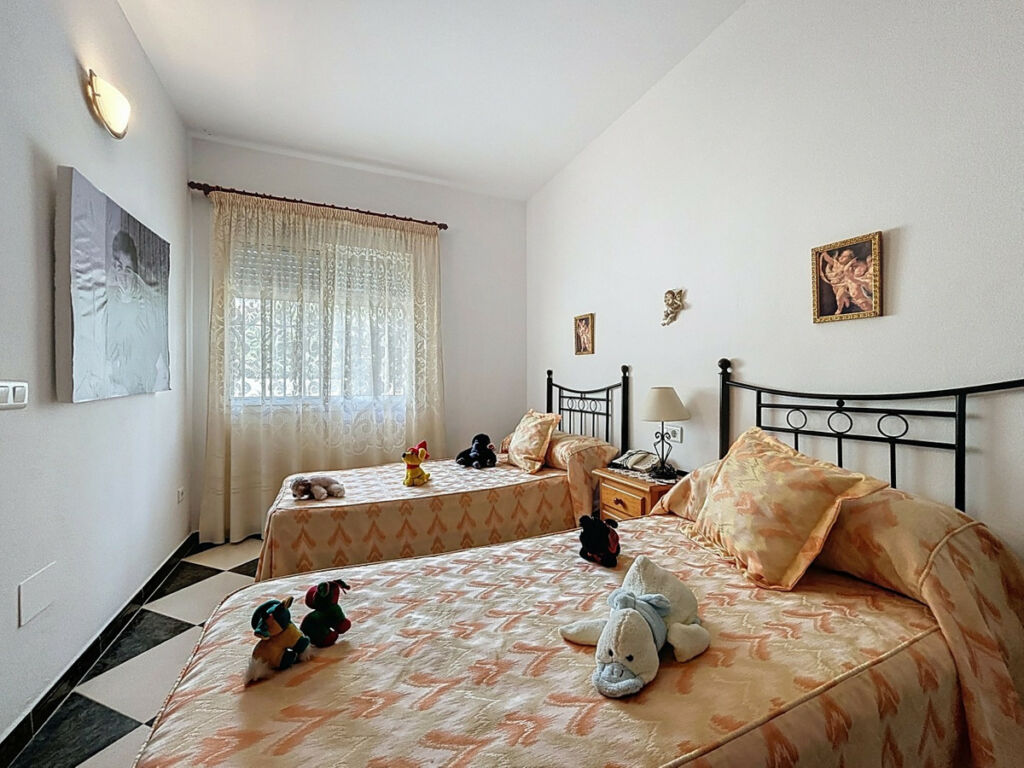 Detached Villa La Viñuela Málaga - image 37