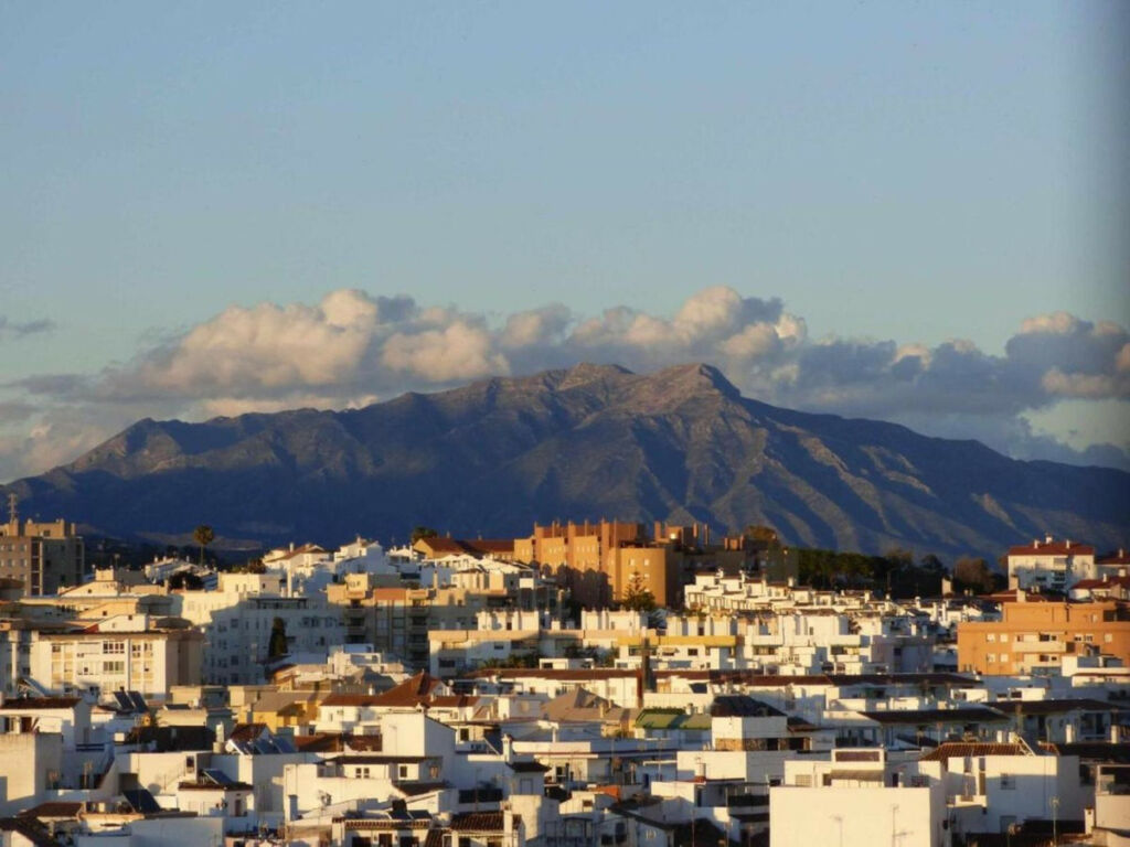 Middle Floor Apartment Estepona Málaga - image 37