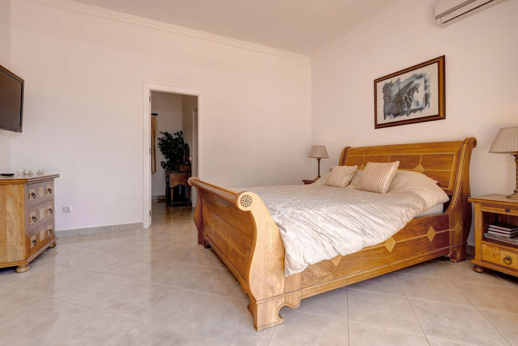 Detached Villa Benahavís Málaga - image 37