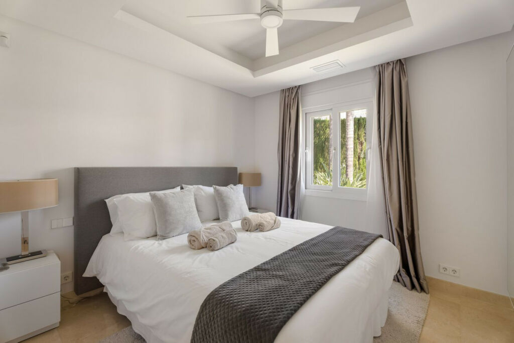 Detached Villa Nueva Andalucía Málaga - image 37