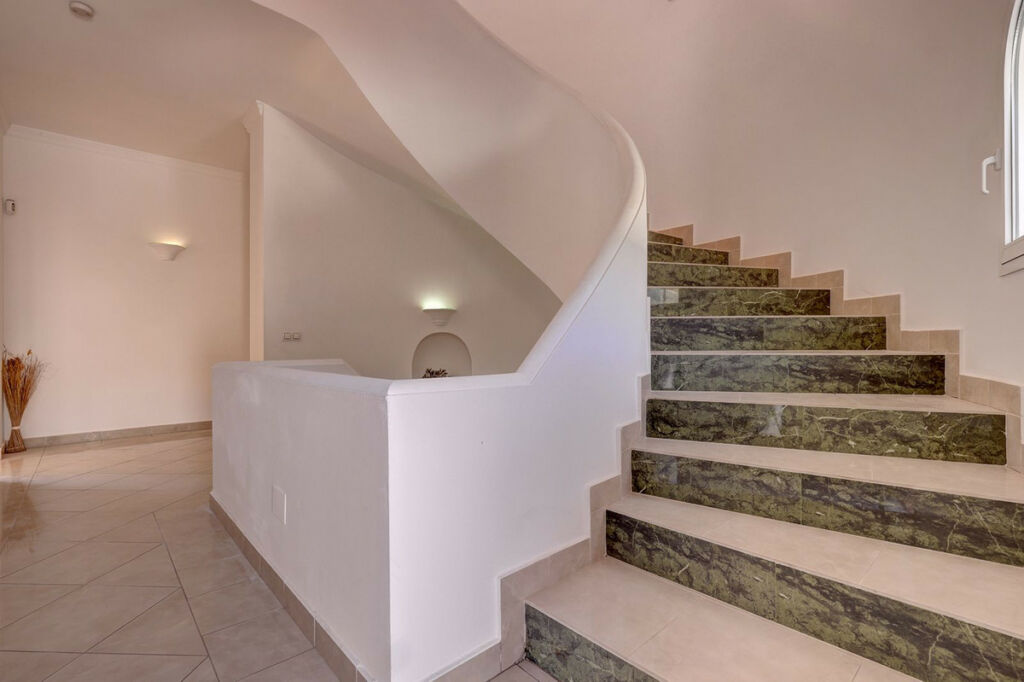 Detached Villa Benahavís Málaga - image 38