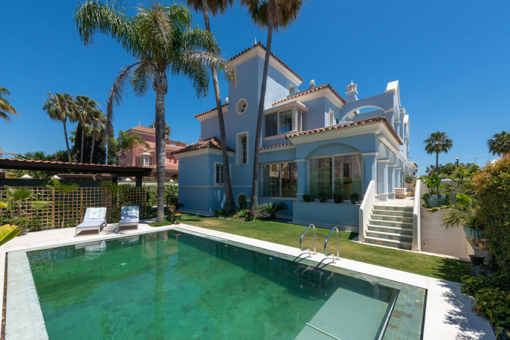 Detached Villa Cortijo Blanco Málaga - image 5