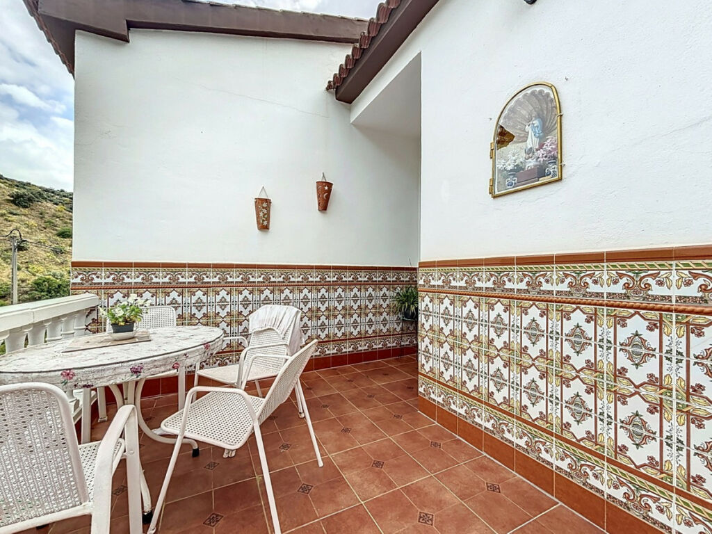Detached Villa La Viñuela Málaga - image 38