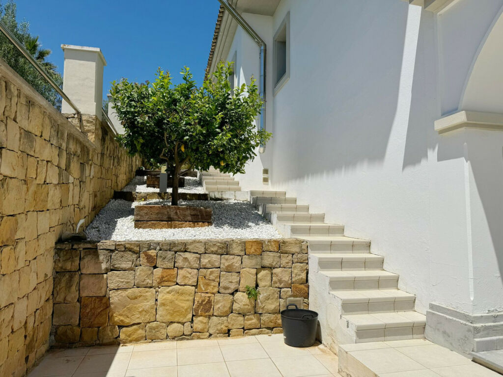 Detached Villa Sotogrande Cádiz - image 38
