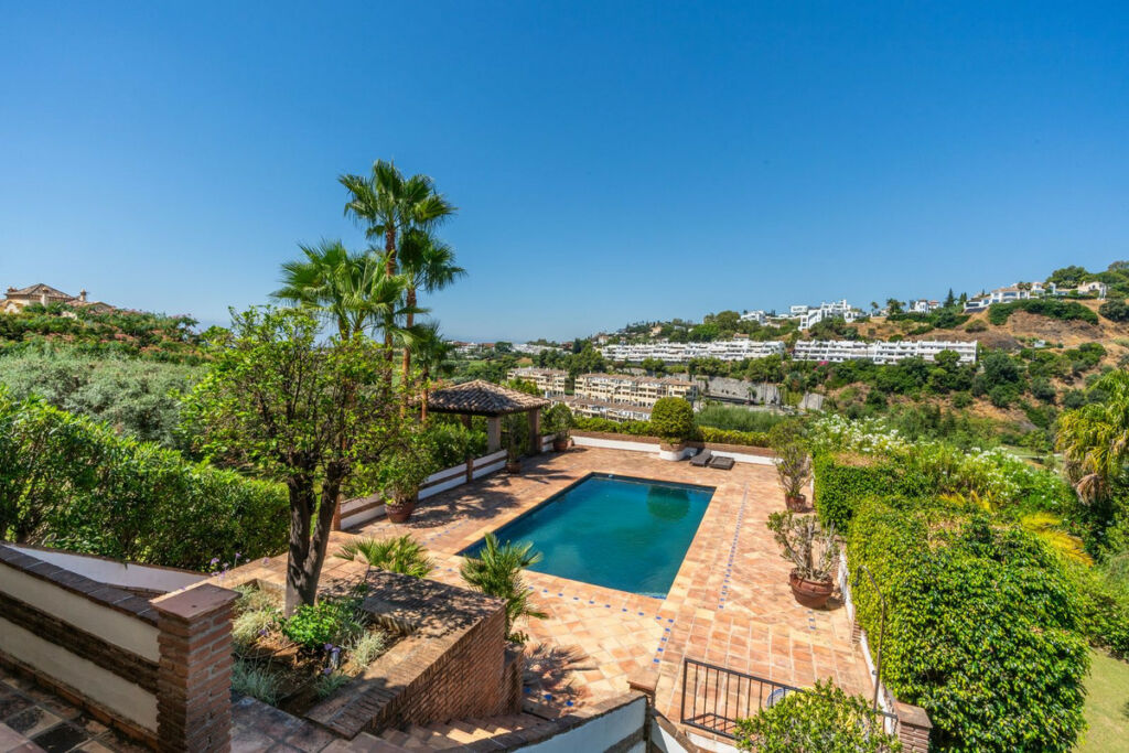 Detached Villa Nueva Andalucía Málaga - image 33