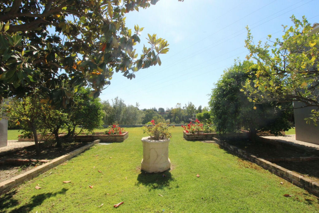 Detached Villa San Pedro de Alcántara Málaga - image 38