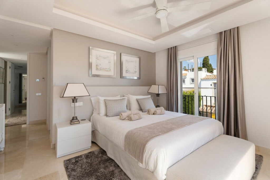 Detached Villa Nueva Andalucía Málaga - image 39