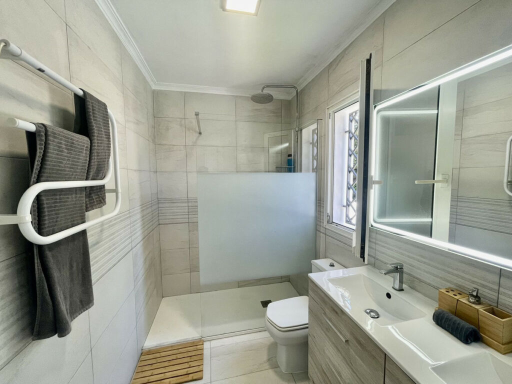Detached Villa Sotogrande Cádiz - image 39