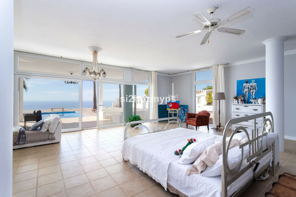 Detached Villa Sayalonga Málaga - image 39