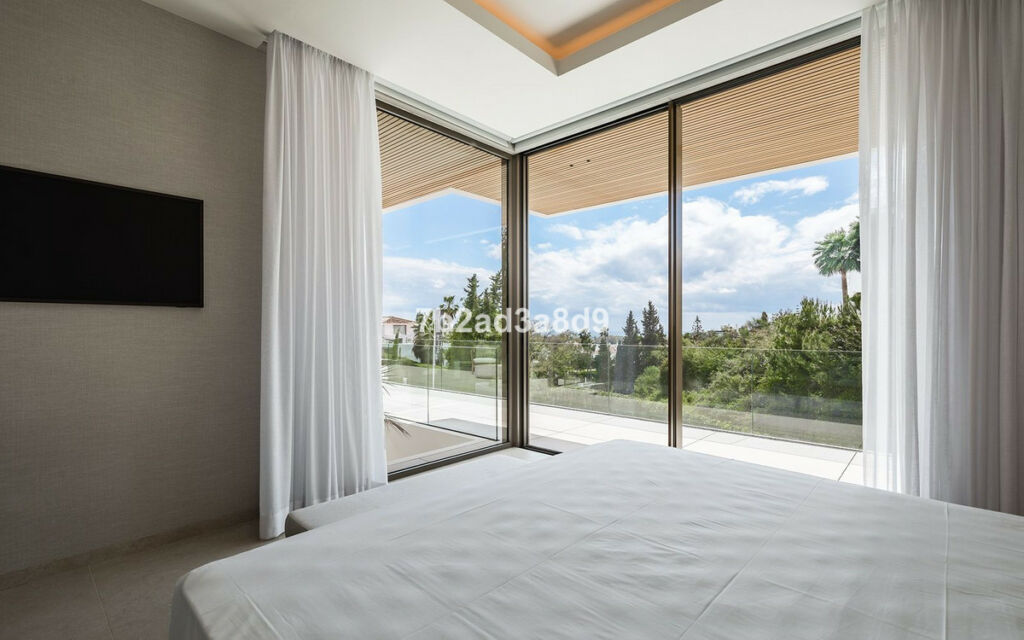 Detached Villa El Paraiso Málaga - image 38
