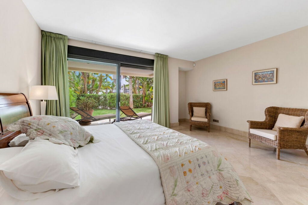 Ground Floor Apartment Los Monteros Málaga - image 4
