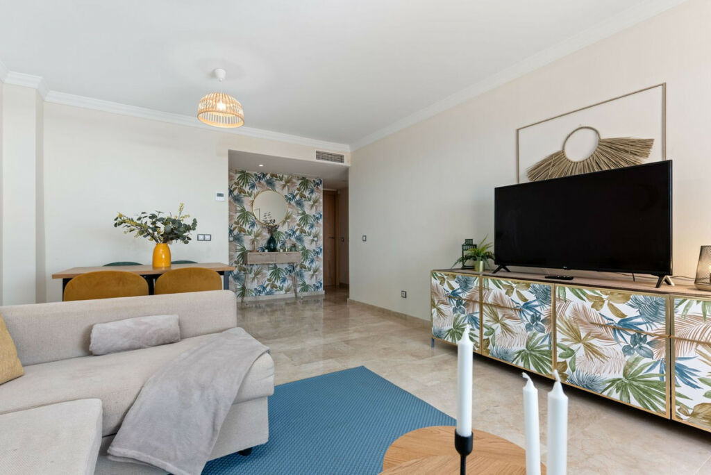 Middle Floor Apartment Casares Playa Málaga - image 4