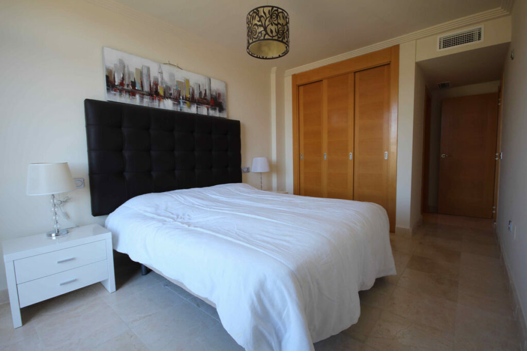 Middle Floor Apartment Benahavís Málaga - image 6