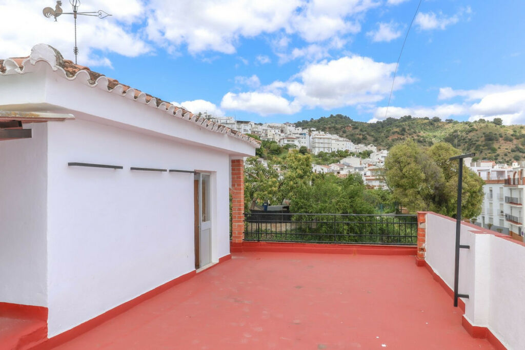 Hostel Tolox Málaga - image 4