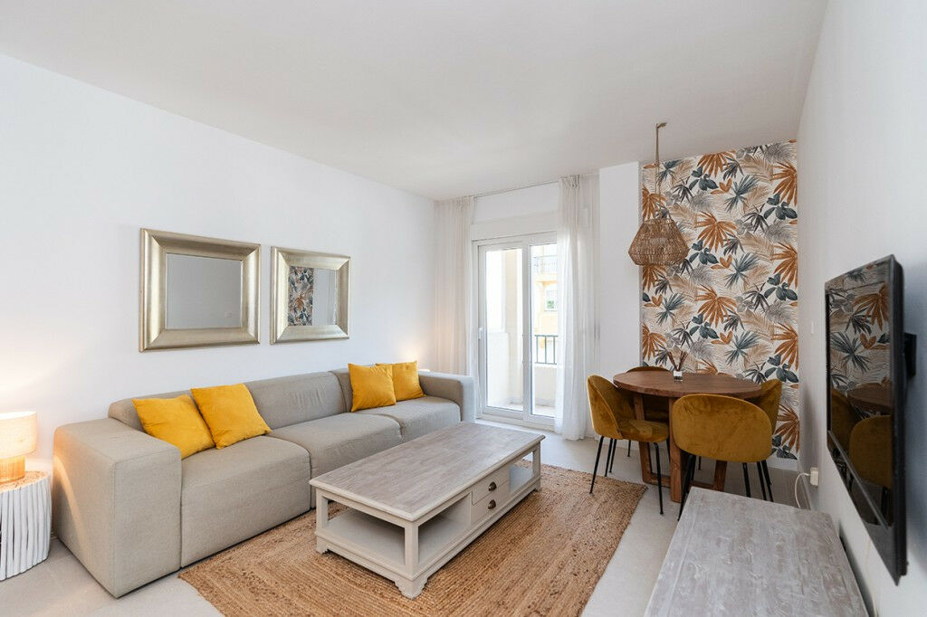 Middle Floor Apartment Marbella Málaga - image 4
