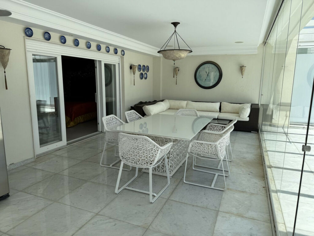 Middle Floor Apartment Puerto Banús Málaga - image 4