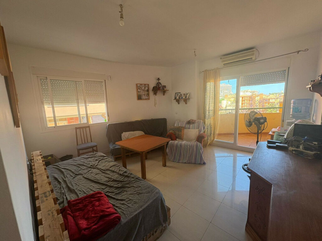 Middle Floor Apartment Los Pacos Málaga - image 4
