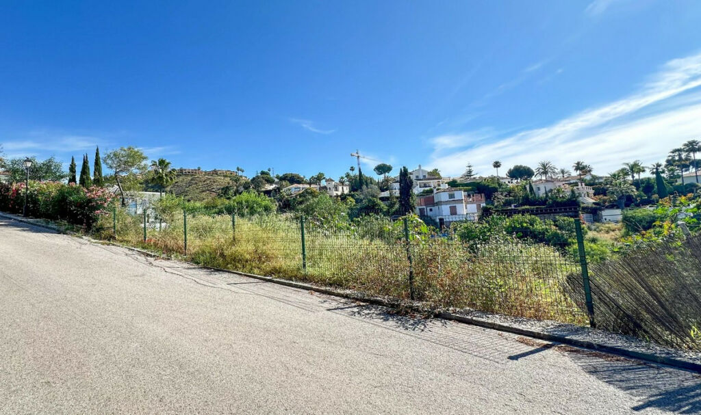 Residential Plot El Paraiso Málaga - image 4