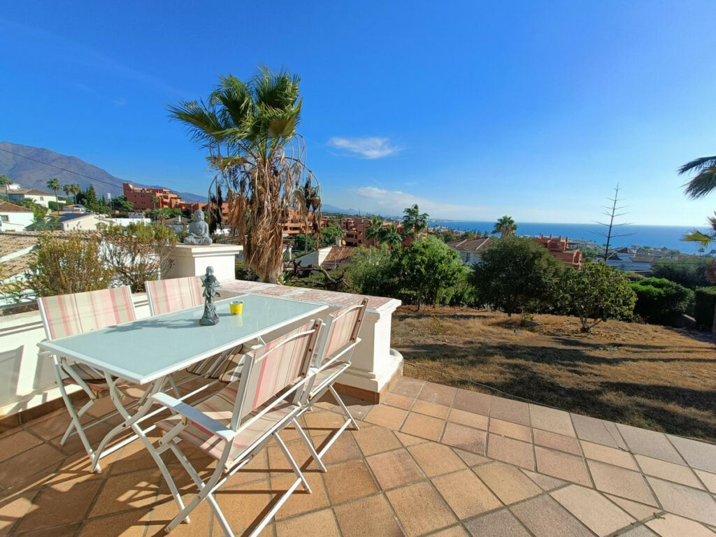 Detached Villa Estepona Málaga - image 4