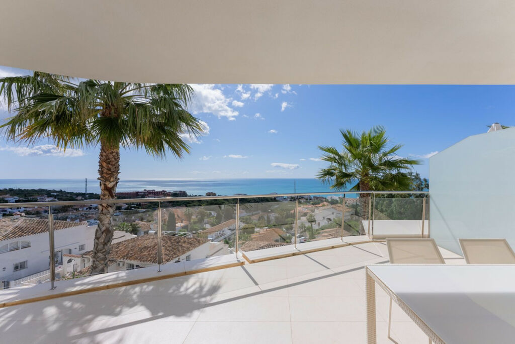 Middle Floor Apartment Higueron Málaga - image 4